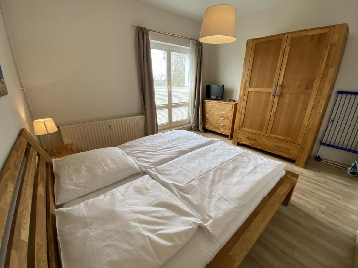 Bootshaus/ Holzdeck Apartment Rostock Bagian luar foto
