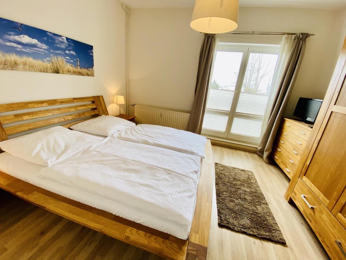 Bootshaus/ Holzdeck Apartment Rostock Bagian luar foto