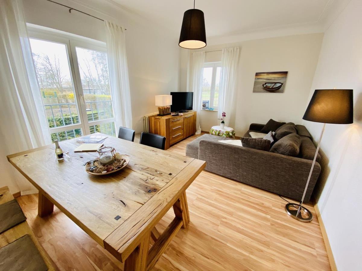 Bootshaus/ Holzdeck Apartment Rostock Bagian luar foto