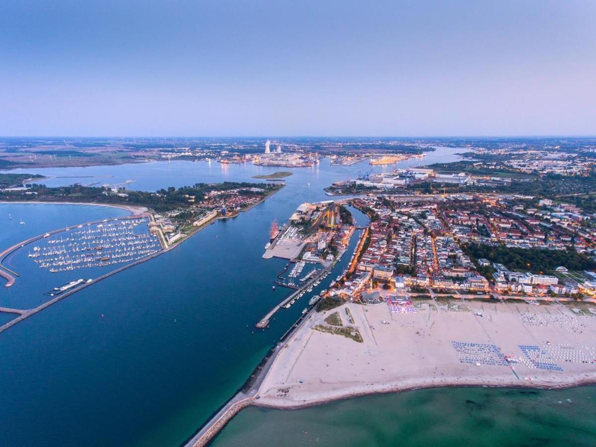 Bootshaus/ Holzdeck Apartment Rostock Bagian luar foto
